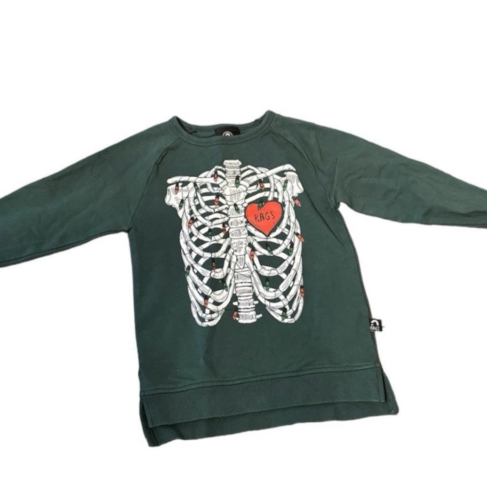 2T Christmas rags sweatshirt. No holes or stains.